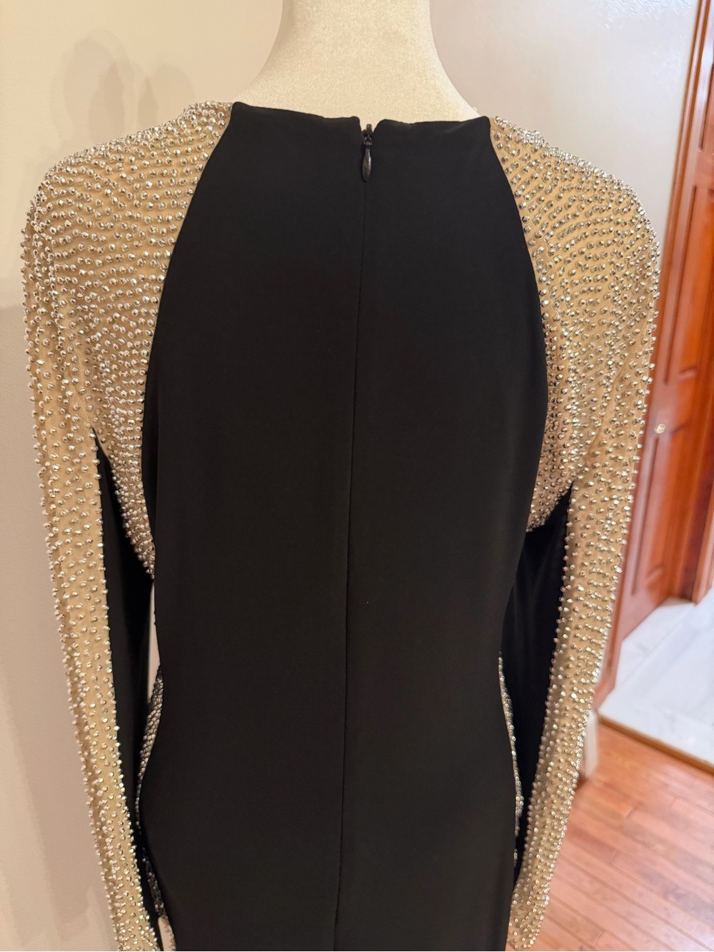 XSCAPE Madison Caviar Beaded Panel Jersey Gown Black Cream Long Sleeve Size 12 - Picture 12 of 16